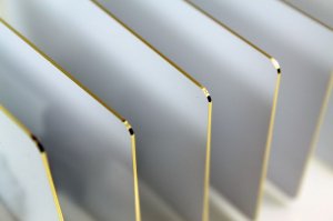 Plastikkarte weiß mit Goldrand 100 Stk.